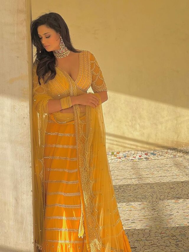 Shweta Tiwari wreaked havoc in a mustard color lehenga